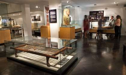 Interior_Museo_Egipcio_de_Barcelona_colección_permanente